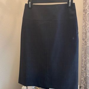 Banana Republic Gray Pinstripe Pencil Skirt. Size 0